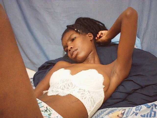 Beautyviny2 live cam on BongaCams