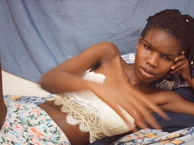 Beautyviny2 live cam on BongaCams