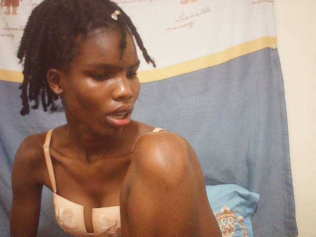Beautyviny2 live cam on BongaCams