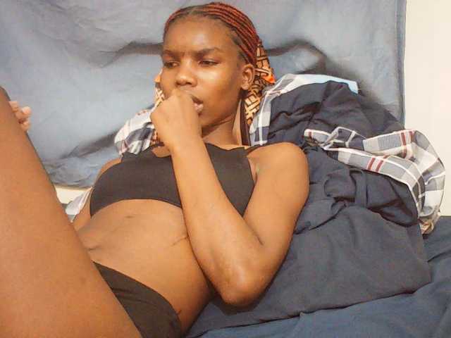 Beautyviny2 live cam on BongaCams