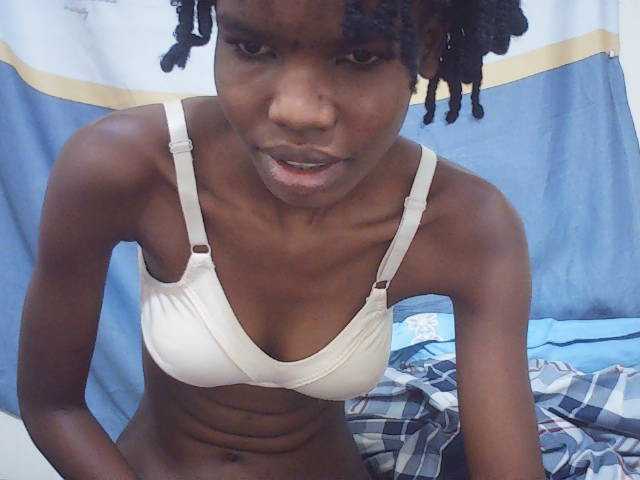 Beautyviny2 live cam on BongaCams
