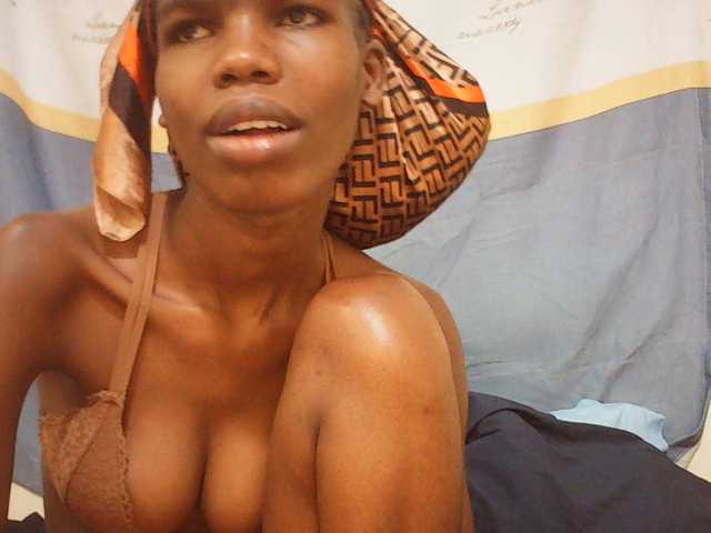 Beautyviny2 live cam on BongaCams