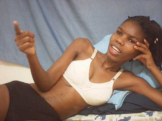 Beautyviny2 live cam on BongaCams