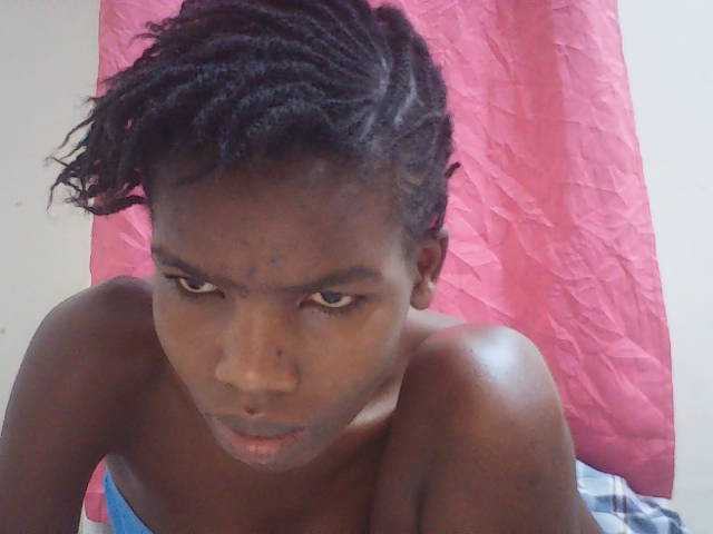 Beautyviny2 live cam on BongaCams