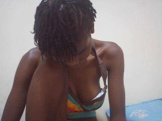 Beautyviny2 live cam on BongaCams