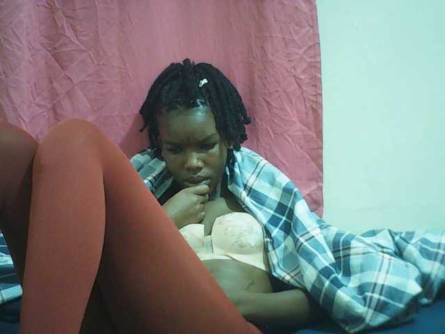 Beautyviny2 live cam on BongaCams
