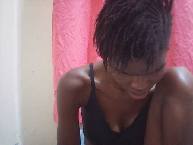 Beautyviny2 live cam on BongaCams
