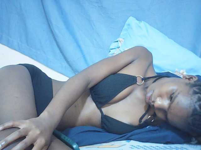 Beautyviny2 live cam on BongaCams