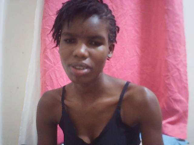 Beautyviny2 live cam on BongaCams