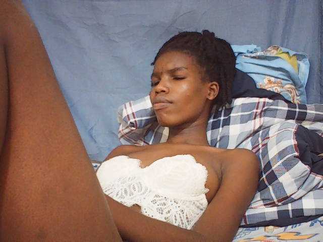 Beautyviny2 live cam on BongaCams