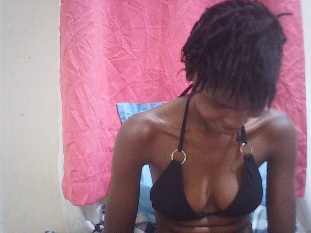 Beautyviny2 live cam on BongaCams