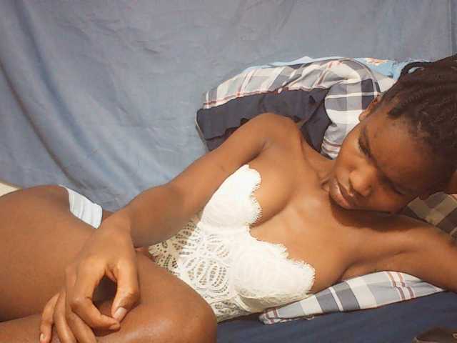 Beautyviny2 live cam on BongaCams