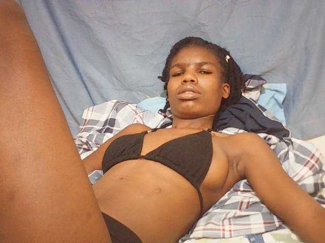 Beautyviny2 live cam on BongaCams