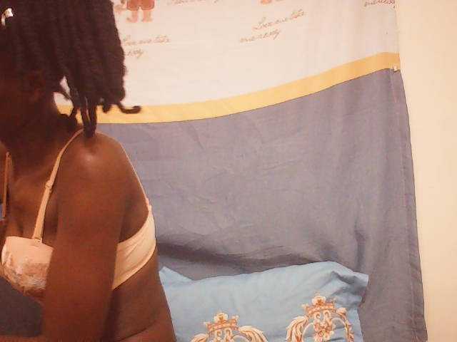 Beautyviny2 live cam on BongaCams