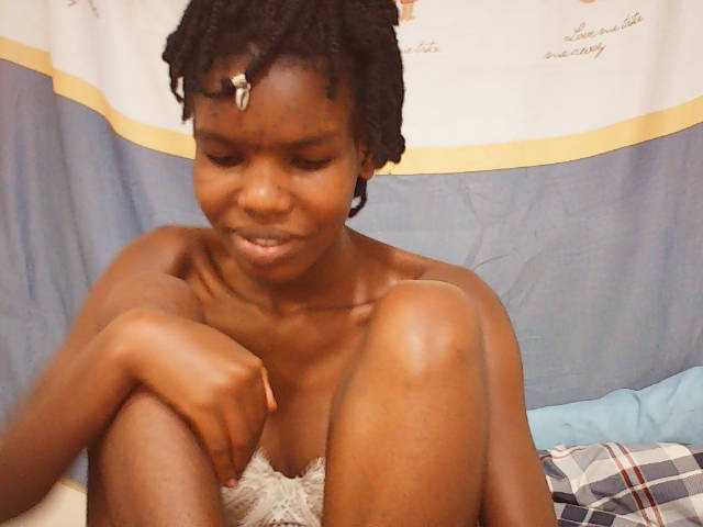 Beautyviny2 live cam on BongaCams