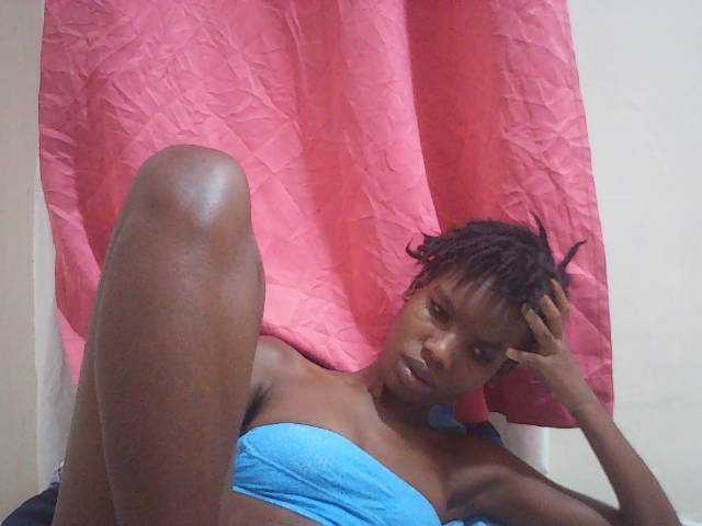 Beautyviny2 live cam on BongaCams