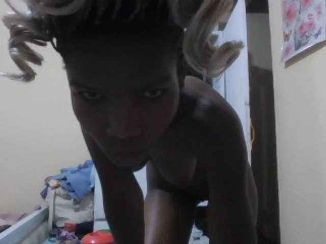 Beautyviny2 live cam on BongaCams