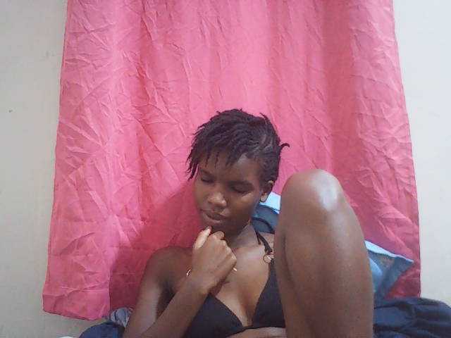 Beautyviny2 live cam on BongaCams