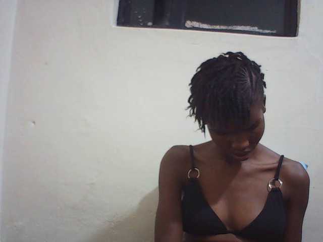 Beautyviny2 live cam on BongaCams