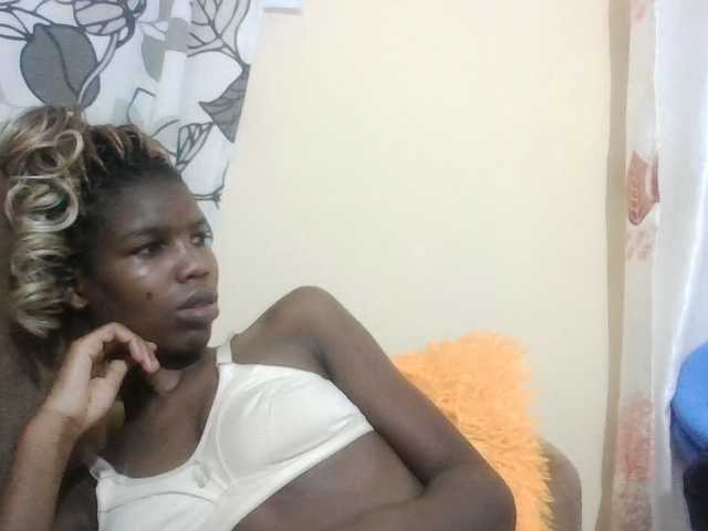 Beautyviny2 live cam on BongaCams