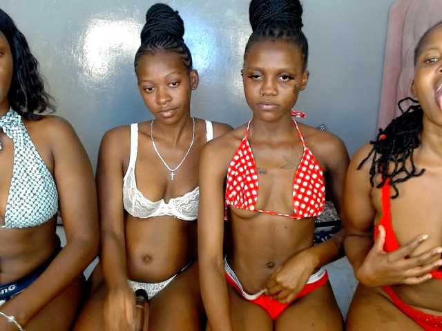 le modèle Zenno est en webcam porno dans un show sur le site bongacams, il possède les tags suivants: Ebony,Redhead,Trimmed