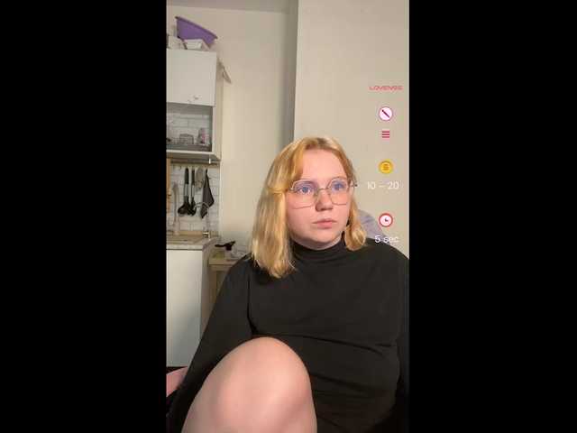le modèle softifocus est en webcam porno dans un show sur le site bongacams, il possède les tags suivants: White/Caucasian,Blonde,Shaved