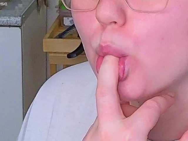 le modèle softifocus est en webcam porno dans un show sur le site bongacams, il possède les tags suivants: White/Caucasian,Redhead,Shaved