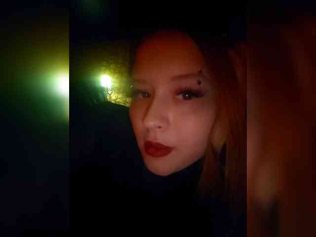 LaraTate webcam