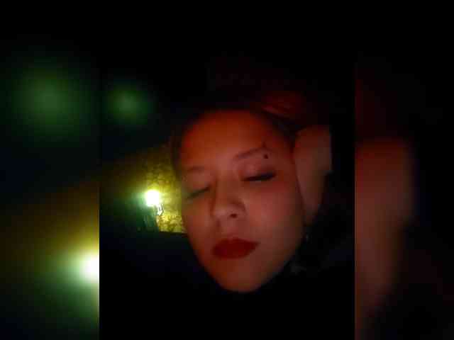 LaraTate webcam