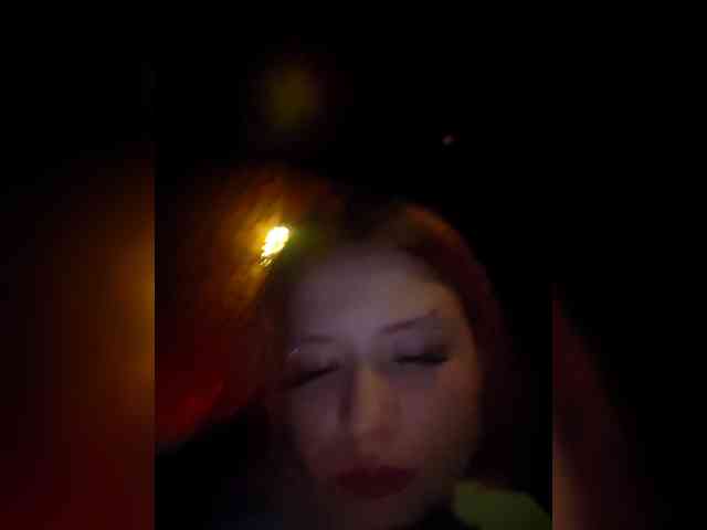 LaraTate webcam