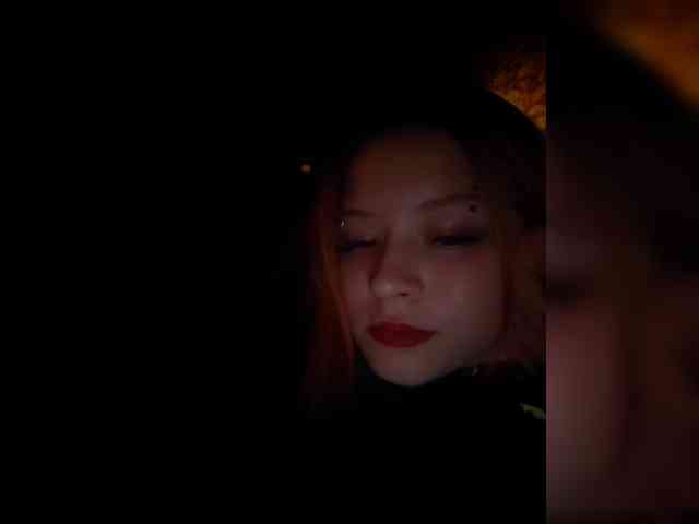LaraTate webcam
