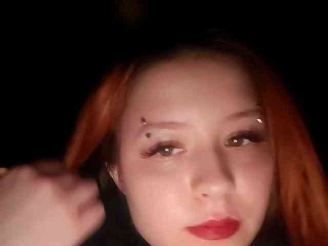 LaraTate webcam