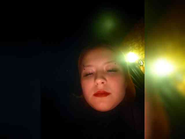 LaraTate webcam