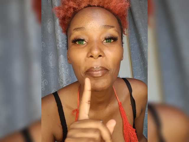 le modèle BlacksugarBaby est en webcam porno dans un show sur le site bongacams, il possède les tags suivants: Ebony,Redhead,Shaved