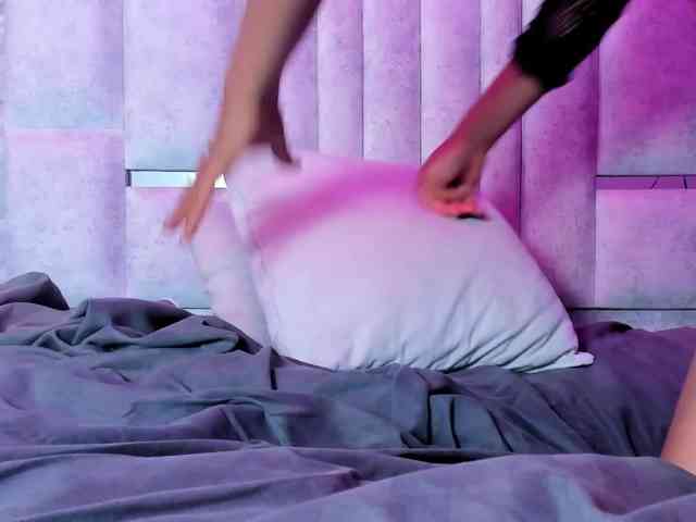 Модель: VickyWells