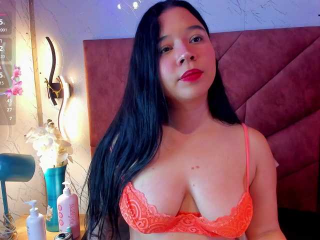 AriannaFoxxy live cam on BongaCams