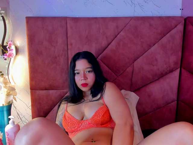 AriannaFoxxy live cam on BongaCams