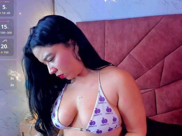 AriannaFoxxy live cam on BongaCams