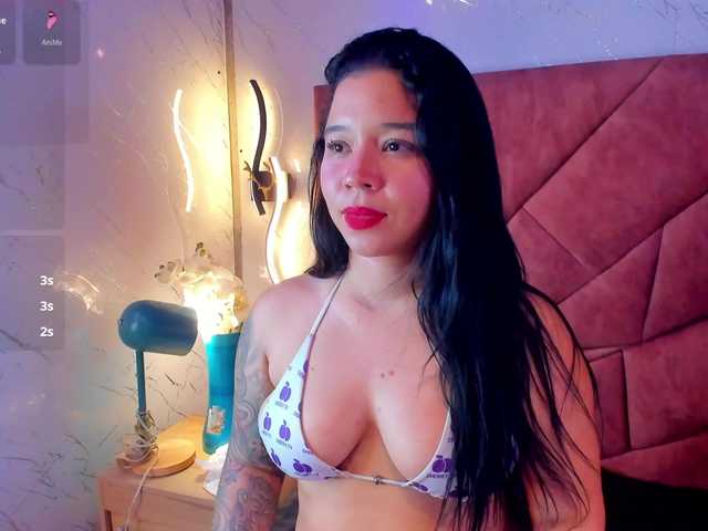 AriannaFoxxy live cam on BongaCams