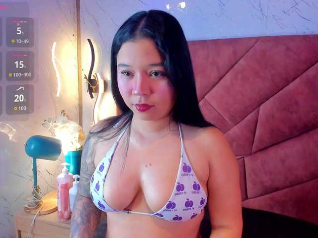 AriannaFoxxy live cam on BongaCams