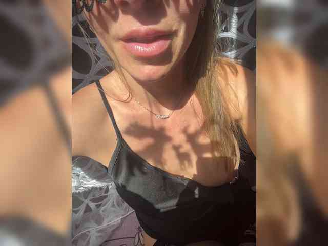 Ce modèle est en direct maintenant. Sex-mia