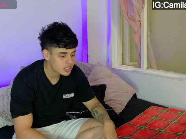 Camilarougee's cam show statistics and live stream
