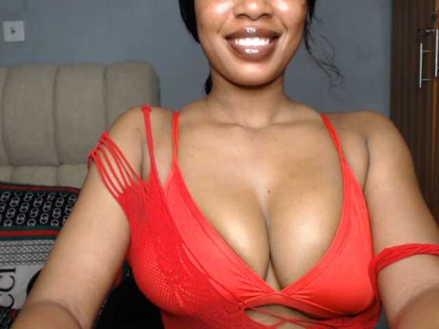 Shallie-choco live cam on BongaCams