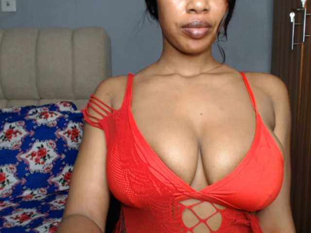 Shallie-choco live cam on BongaCams