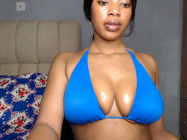 Shallie-choco live cam on BongaCams