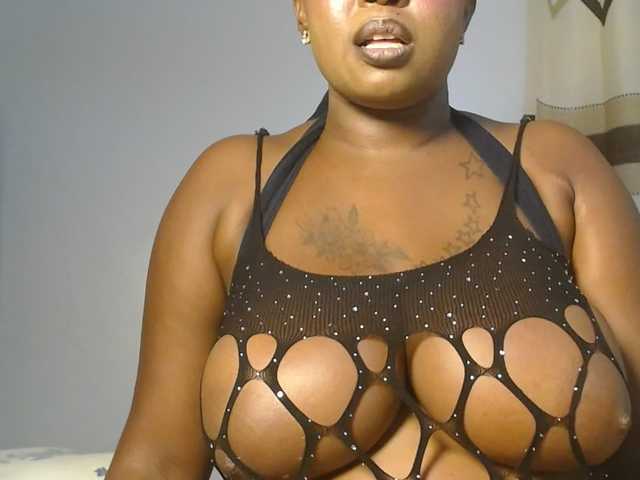 QueenMyaa live cam on BongaCams