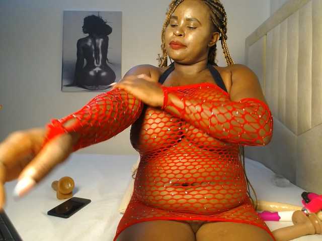 QueenMyaa live cam on BongaCams