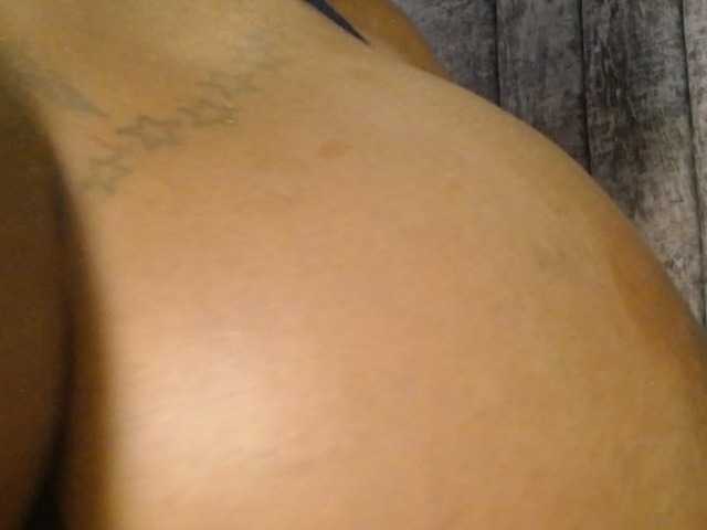 QueenMyaa live cam on BongaCams
