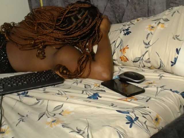 QueenMyaa live cam on BongaCams