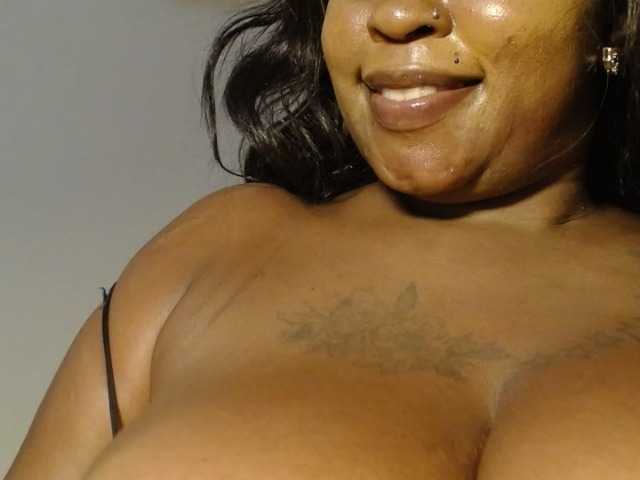 QueenMyaa live cam on BongaCams